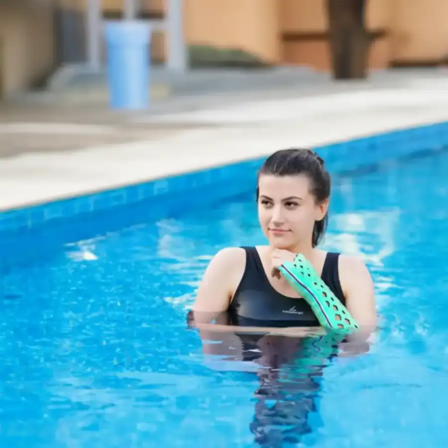 Swimming in a pool wearing a FlexiOH immobilizer