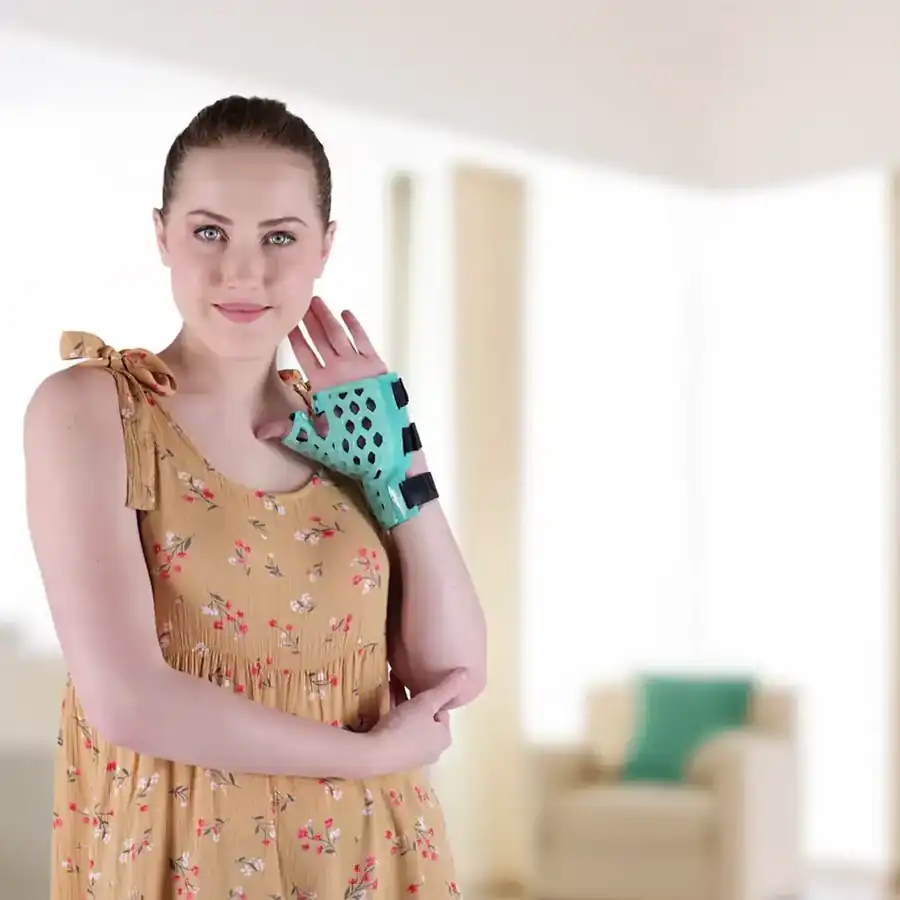Thumb Spica Immobilizer in use